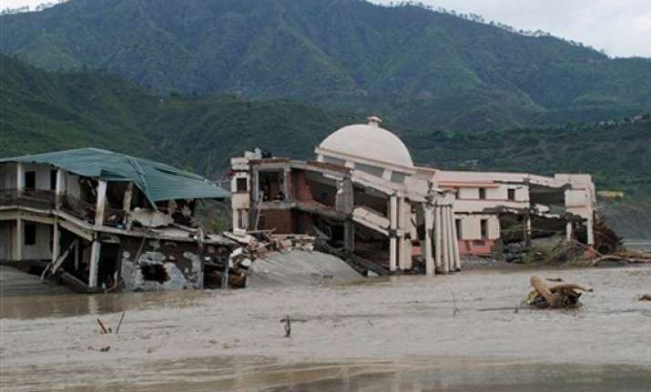 uttarakhand flood fury thousands missing 62 000 stranded
