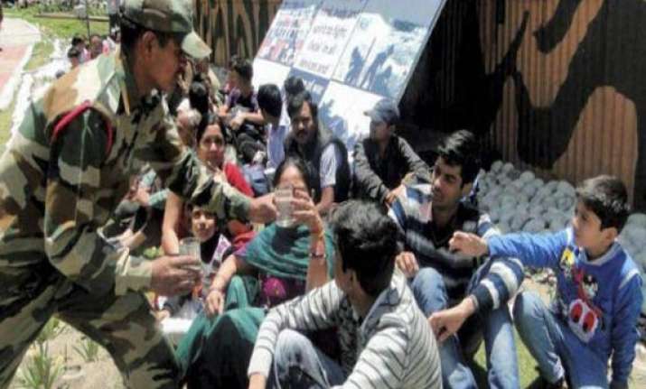 uttarakhand pilgrims arrive in vijaywada in special train