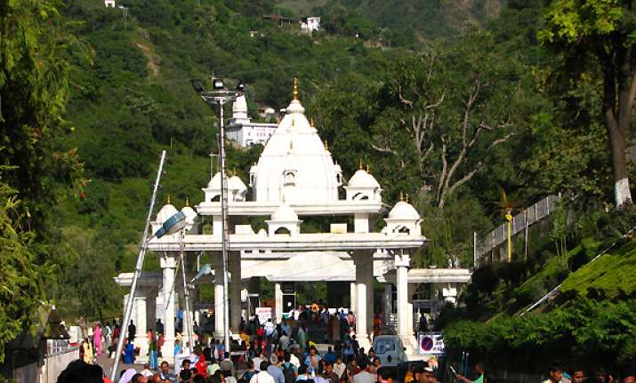 vaishnodevi yatra resumes after wildfire brought under