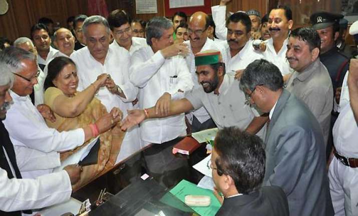 vijay bahuguna govt wins first test of strength