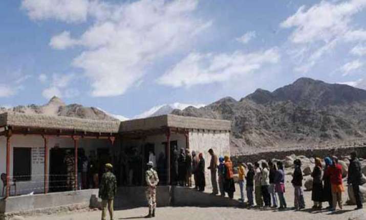 villagers defy boycott call as srinagar votes