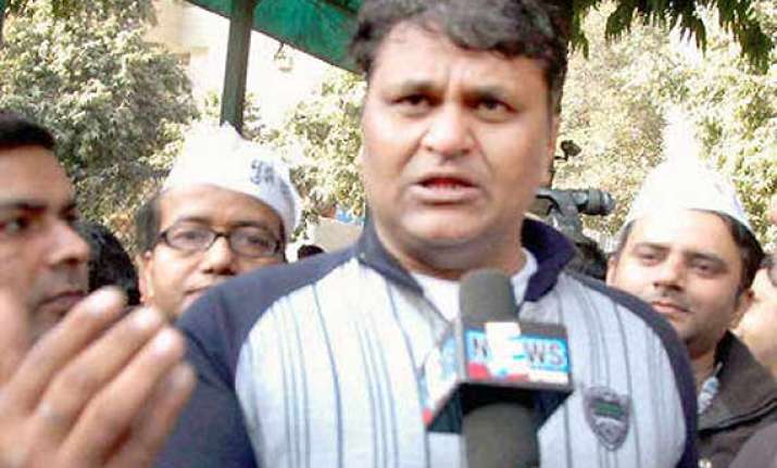 rift in aap mla vinod kumar binny accuses kejriwal of