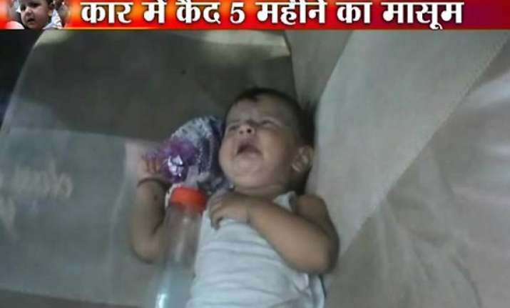 watch how a woman locked her sleeping baby inside a car in