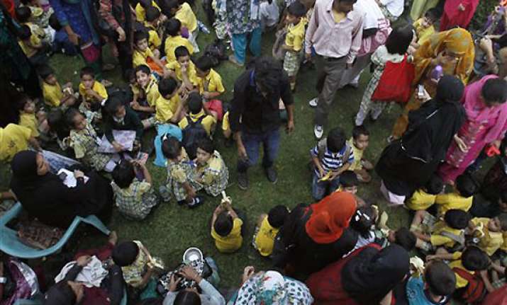 watch pics of srinagar school fire