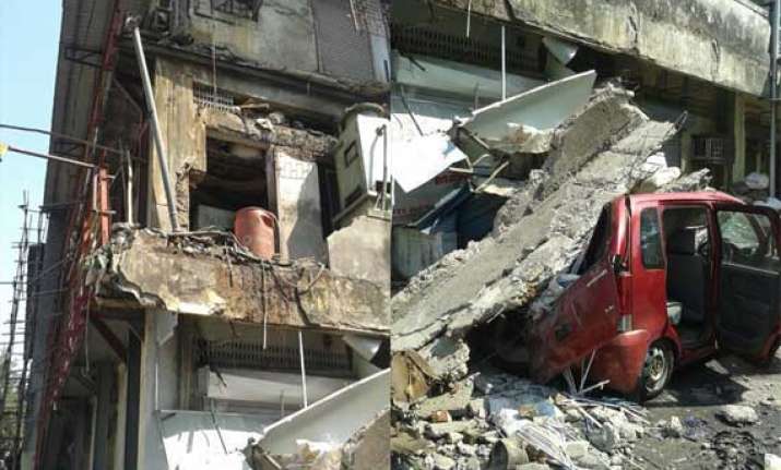 watch pics of vehicles mangled after building slab falls on