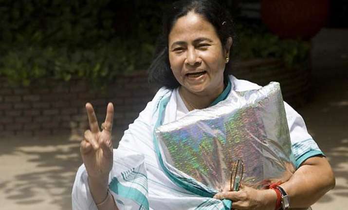 will remain with upa unless humiliated says mamata