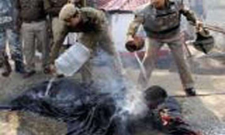 youth sets himself ablaze hugs bsp leader in up