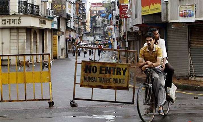 zaveri bazar shop owners lament lack of security