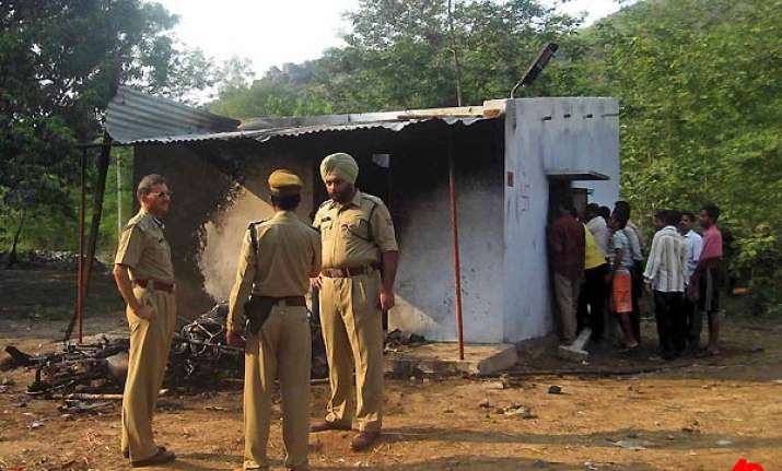 90 arrested in orissa for burning alive 8 persons