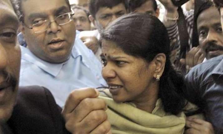 cheque payments in kalaignar money transfer nailed kanimozhi