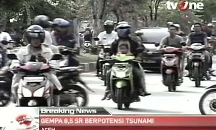indonesian quake triggers tsunami fears