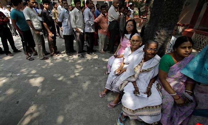 over 54 pc polling till 1 pm in bengal