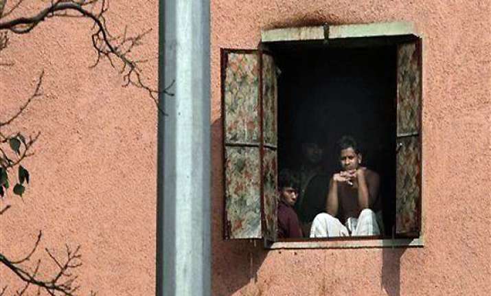 5.0 earthquake jolts gujarat