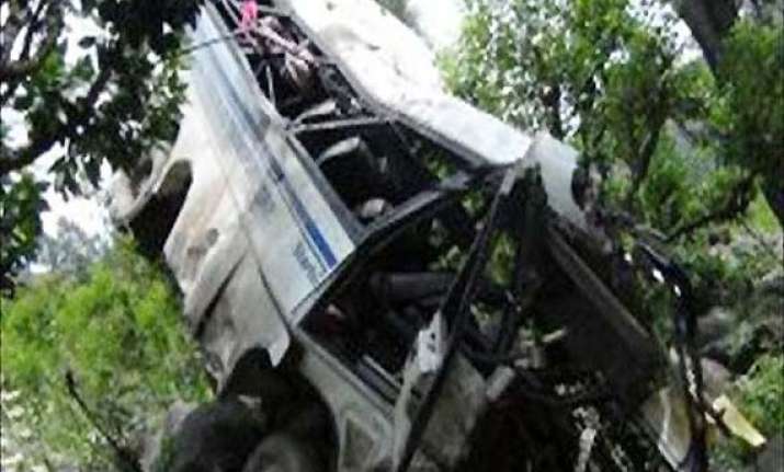 10 killed as minibus falls in gorge near jammu