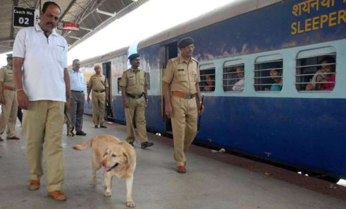 7 253 theft 549 drugging cases on trains till september 2012