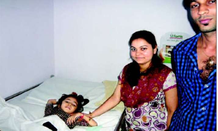4 year old girl survives fall from 5th floor in thane