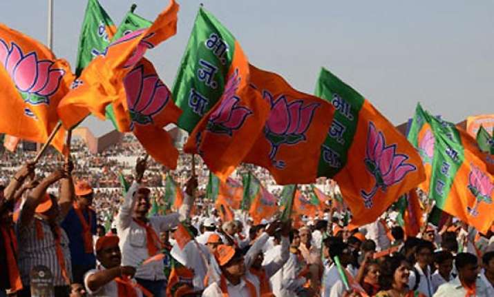 14 candidates in tamil nadu declare zero assets