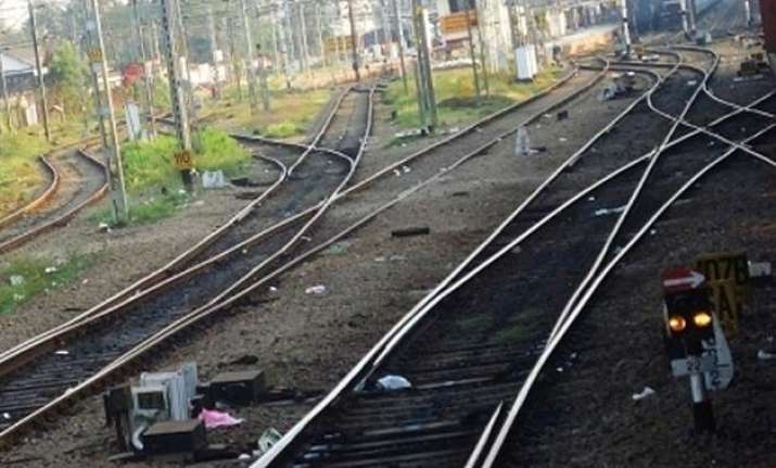 indian railway to lay 7 km tracks per day in 2016 17