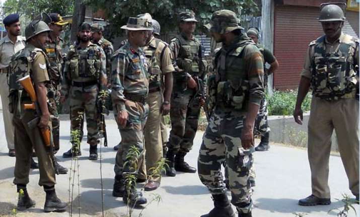 1 killed 4 injured in grenade attack in baramulla