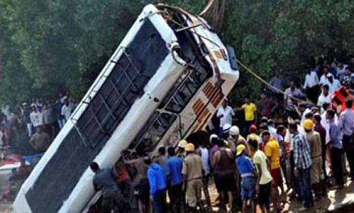 53 school kids injured in jammu road accident