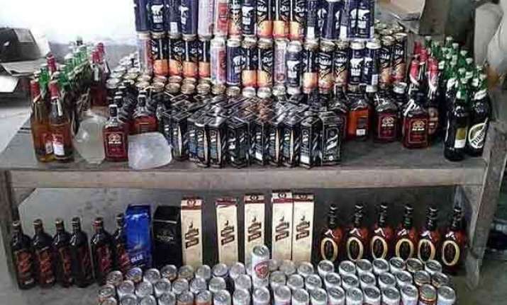 smuggled liquor worth rs 1.50 cr seized in noida