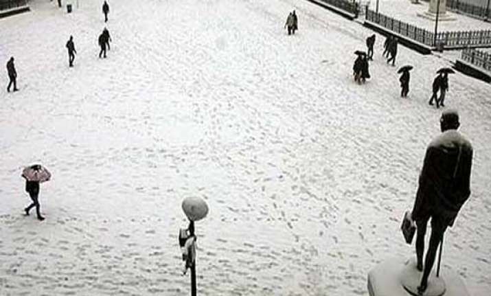 600 structures damaged in kashmir due to heavy snowfall
