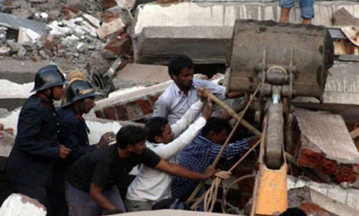 20 students injured as slab collapses in school near thane