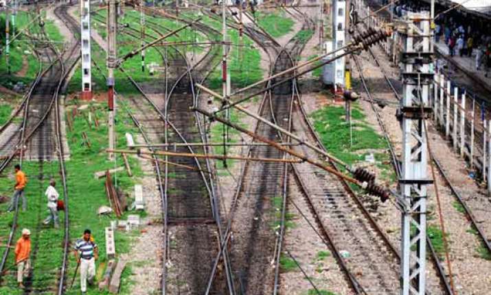 16 year old run over by speeding train while posing for