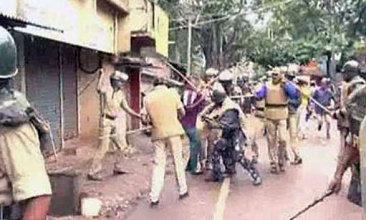 aap condemns violence in karnataka over yellur signboard