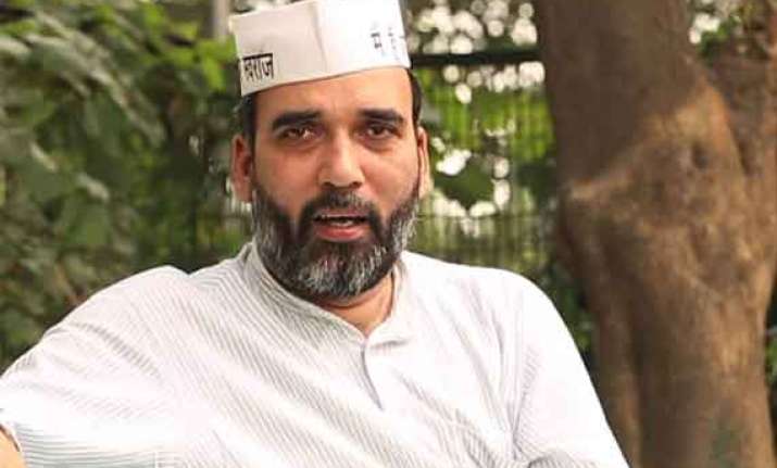 aap open to supporting third front to stop bjp