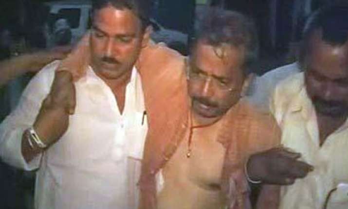 aap s nalanda candidate attacked during campaigning