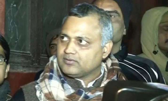 aap slams some news channels for showing unverified news