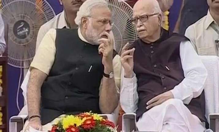 advani praises modi once again