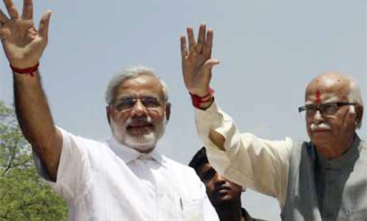 advani rakes up modi visa denial issue