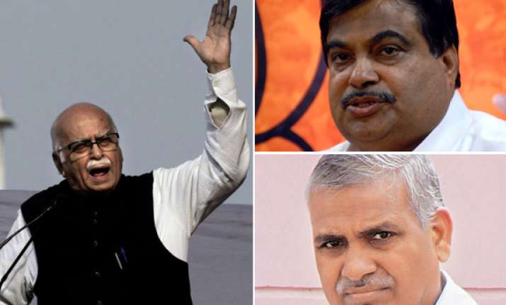 advani lashes out at bjp leadership in his blog
