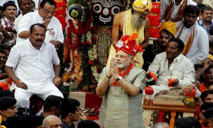 live modi dedicates bjp s victory to loyal party workers