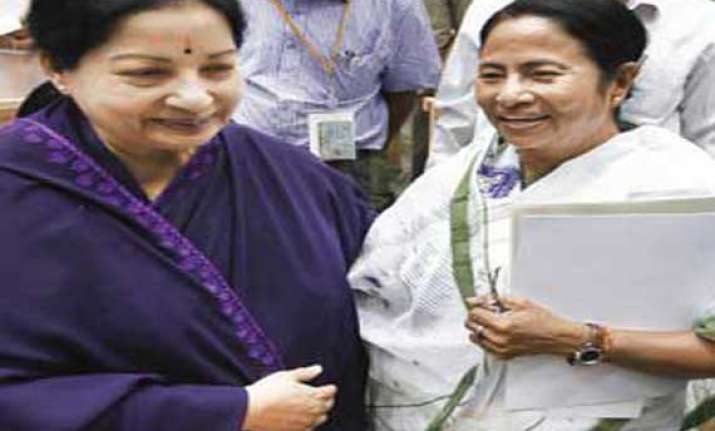 amma calls up didi jayalalitha discusses ls polls with