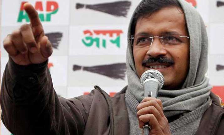 auto brigade deserts kejriwal ahead of ls poll campaign