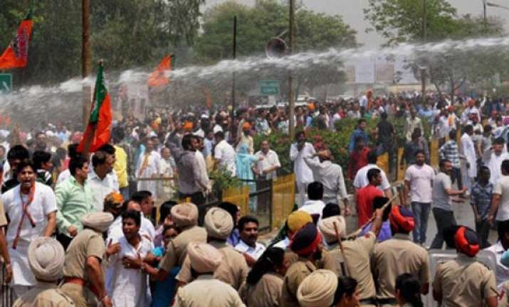 bjp protests outside cbi office in chandigarh