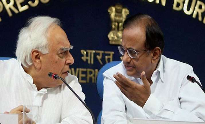 bjp slams pm for not removing chidambaram sibal