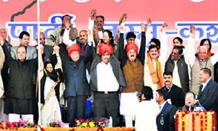 bjp youth wing plans mega protest in delhi against
