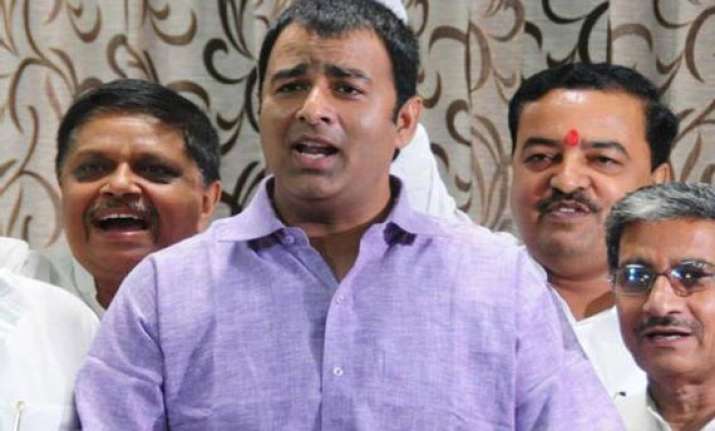 bsp moves ec to ban sangeet som from canvassing in ayodhya