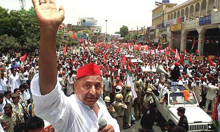bsp swindled rs 40 000 cr worth public fund says mulayam