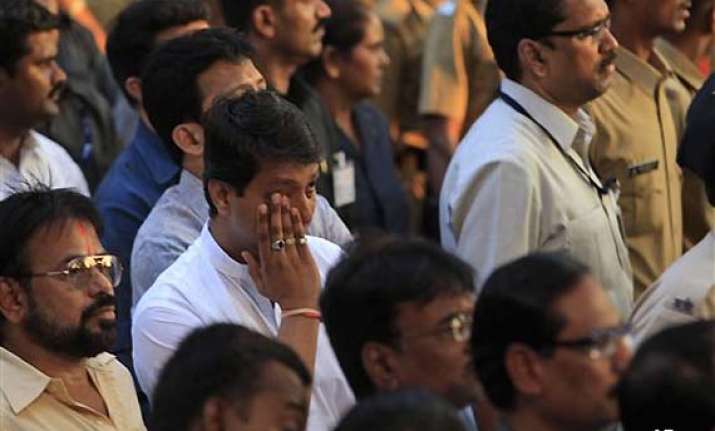 bal thackeray to be cremated sunday evening