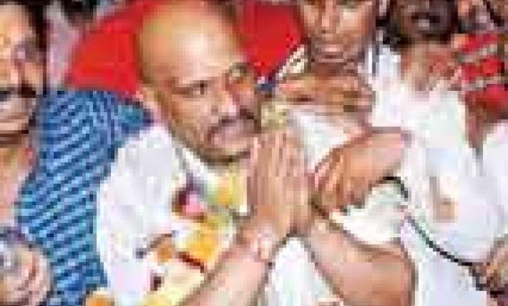 brisk voting in up row over congress varanasi candidate