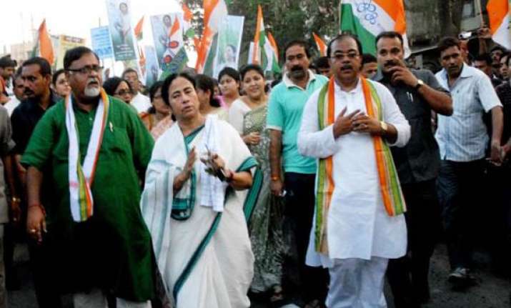 cpi m complains against tmc for using dhoni s photograph