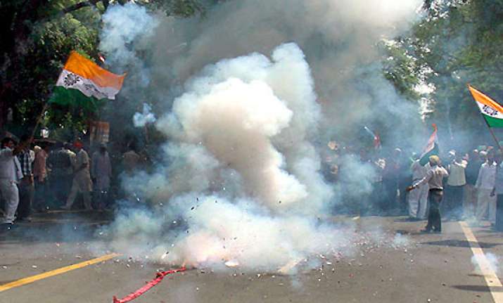 chidambaram supporters burst crackers in tamil nadu