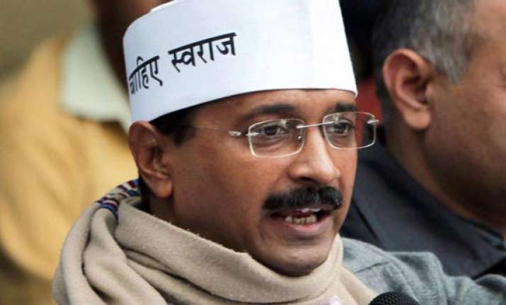 congress activists protest outside kejriwal s house