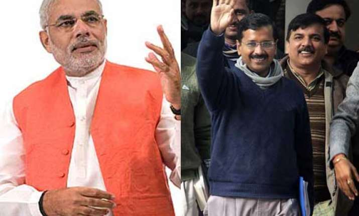 congress divided over who is better modi or kejriwal