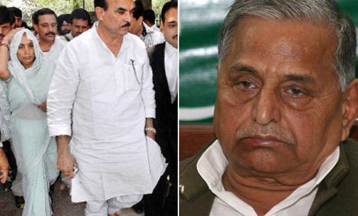d p yadav terms sp a family party